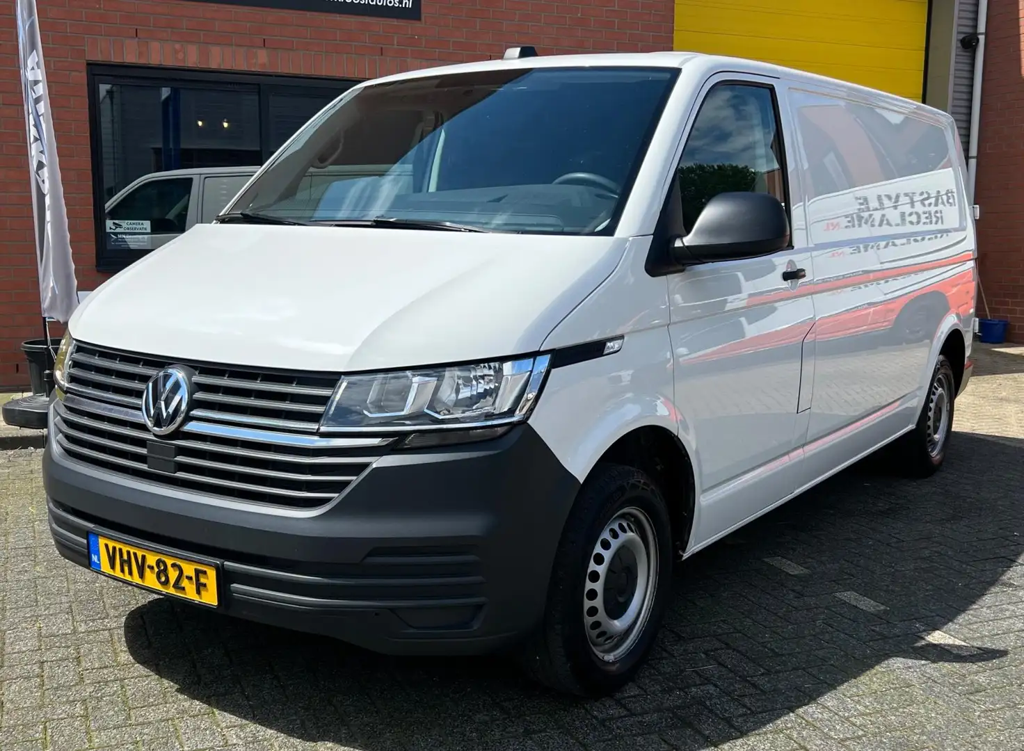 Volkswagen Transporter 2.0 TDI L2H1 28 Comfortline Wit - 2