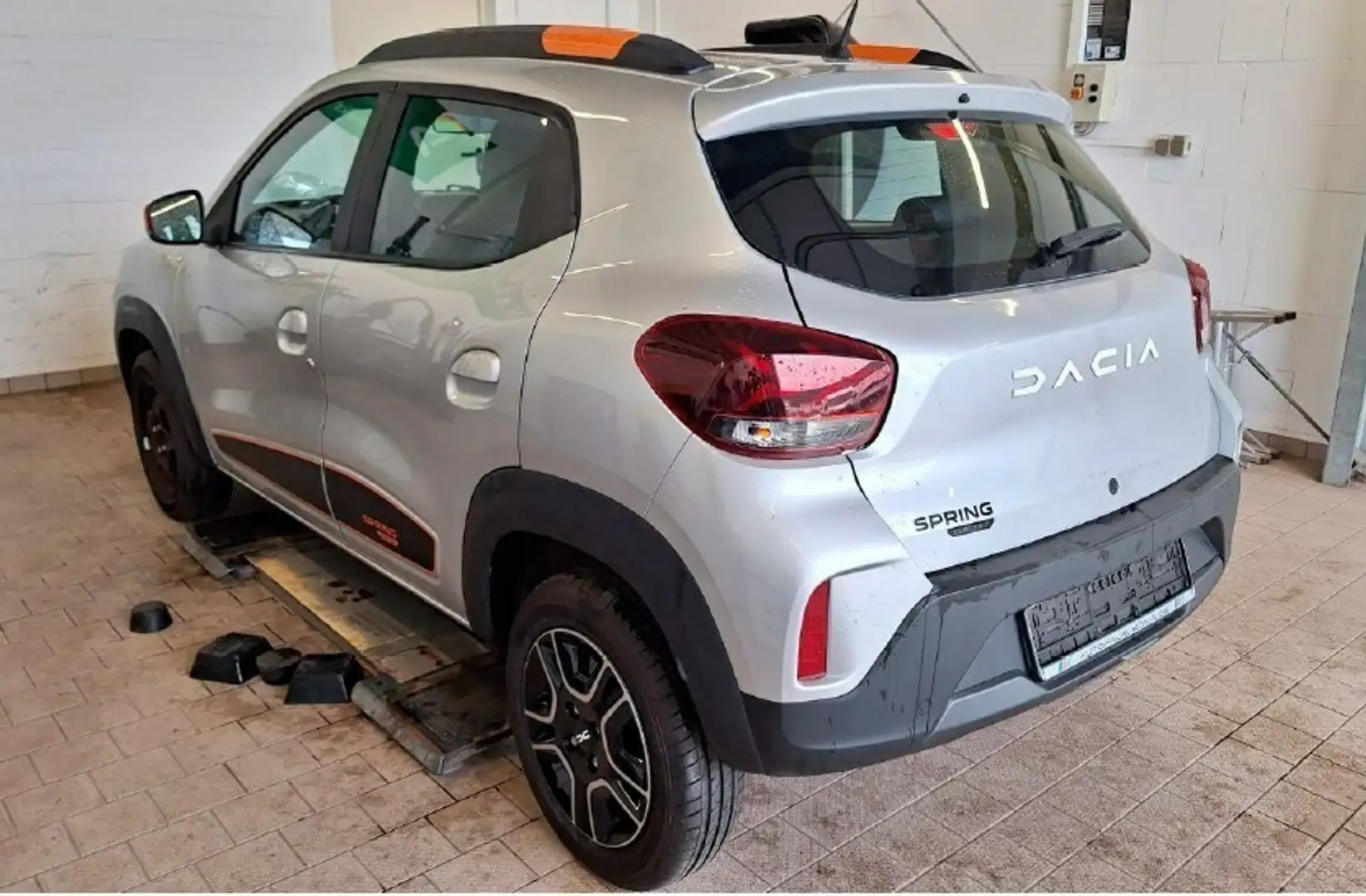 Dacia Spring 45 ExpressionPaket CCS - Navi Silber - 2