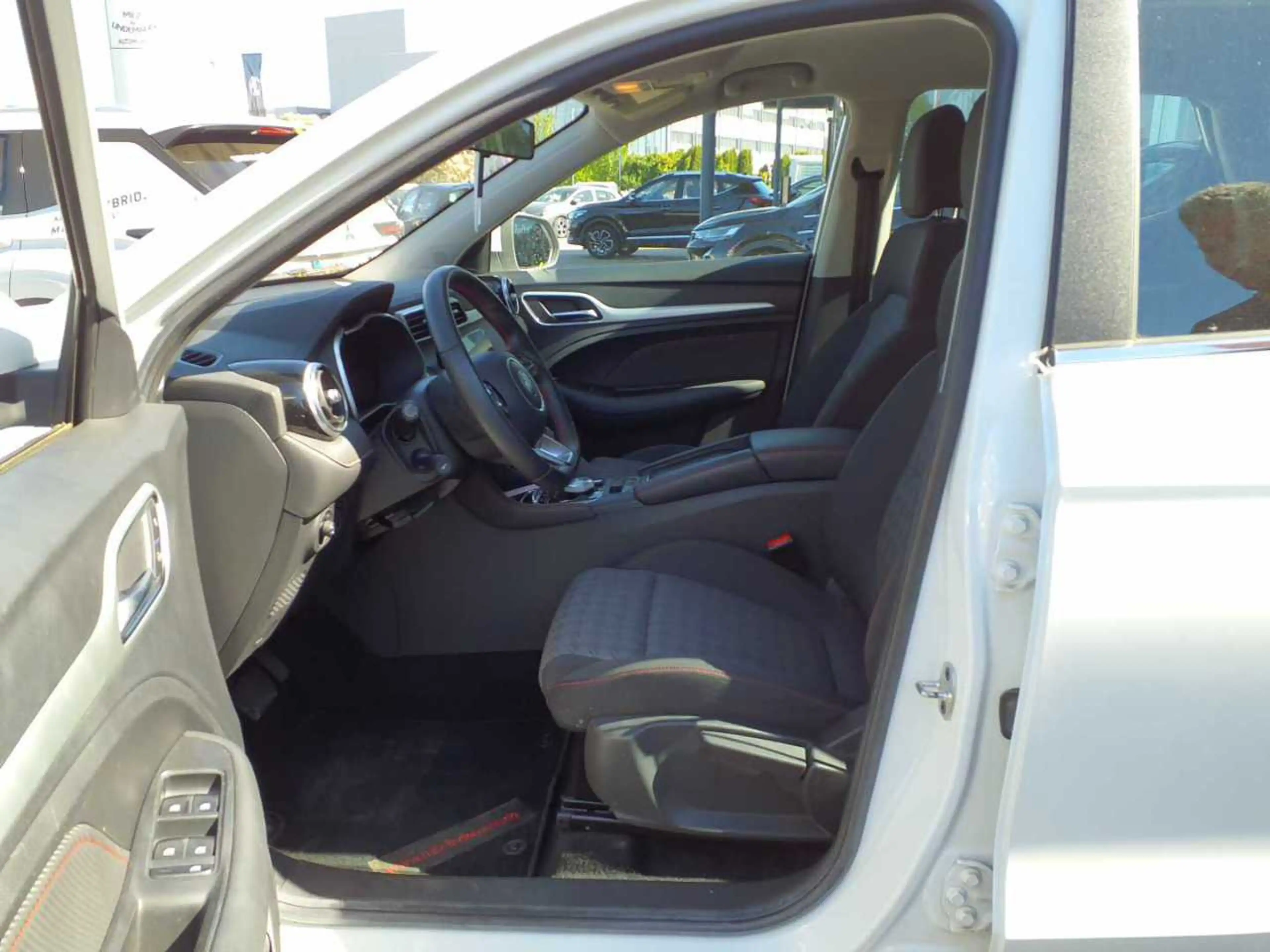 MG ZS EV Comfort NAVI LED SHZ RFK ACC — photo 8