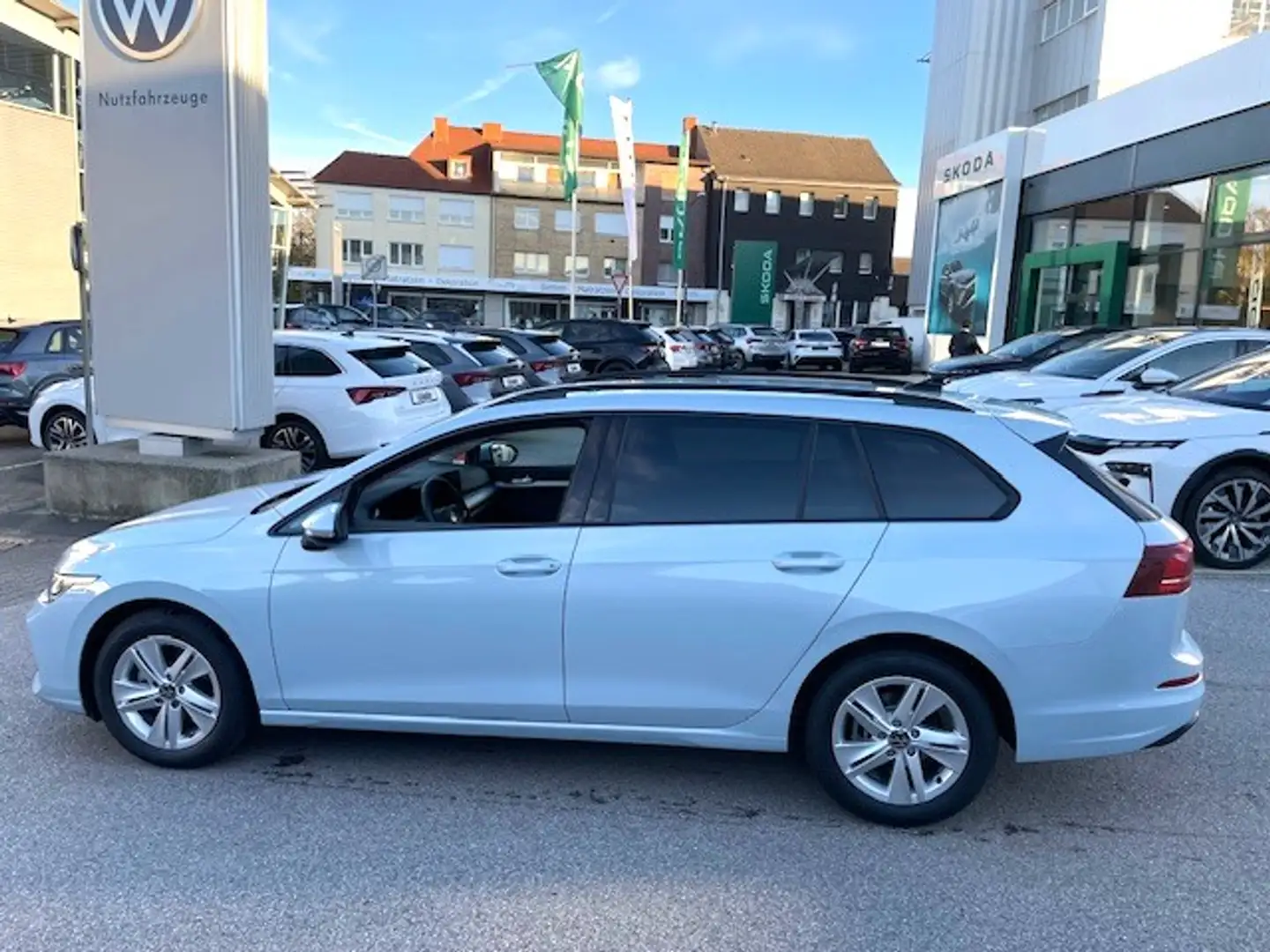 Volkswagen Golf VIII Variant 1.5TSi Life AHK R-Kamera ACC LED S... Blau - 2