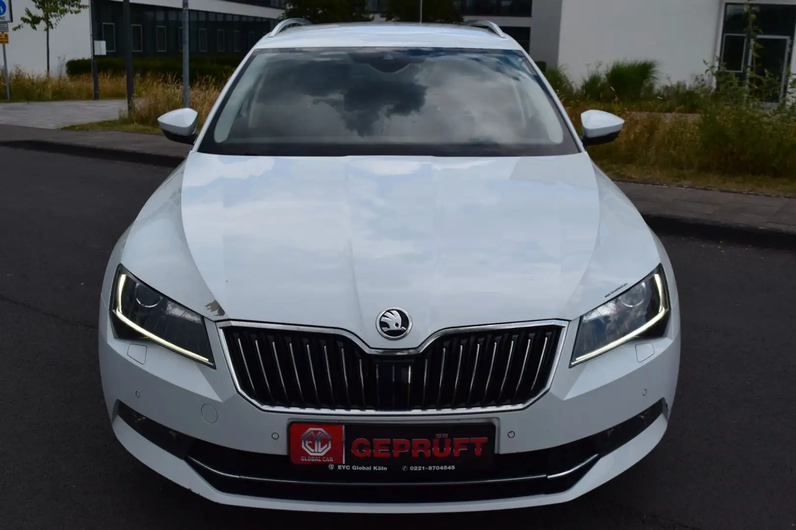 Skoda Superb Combi Green tec 190 PS,Navi,Alcantara Weiß - 2