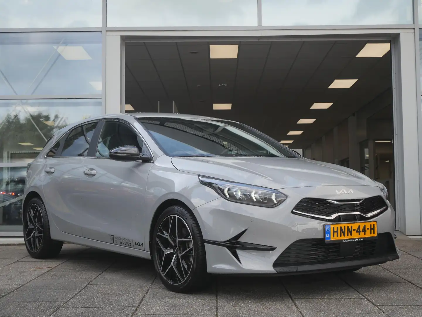 Kia Ceed / cee'd 1.0 T-GDi MHEV Design Edition | 18'' LM | 4 Season Grijs - 2