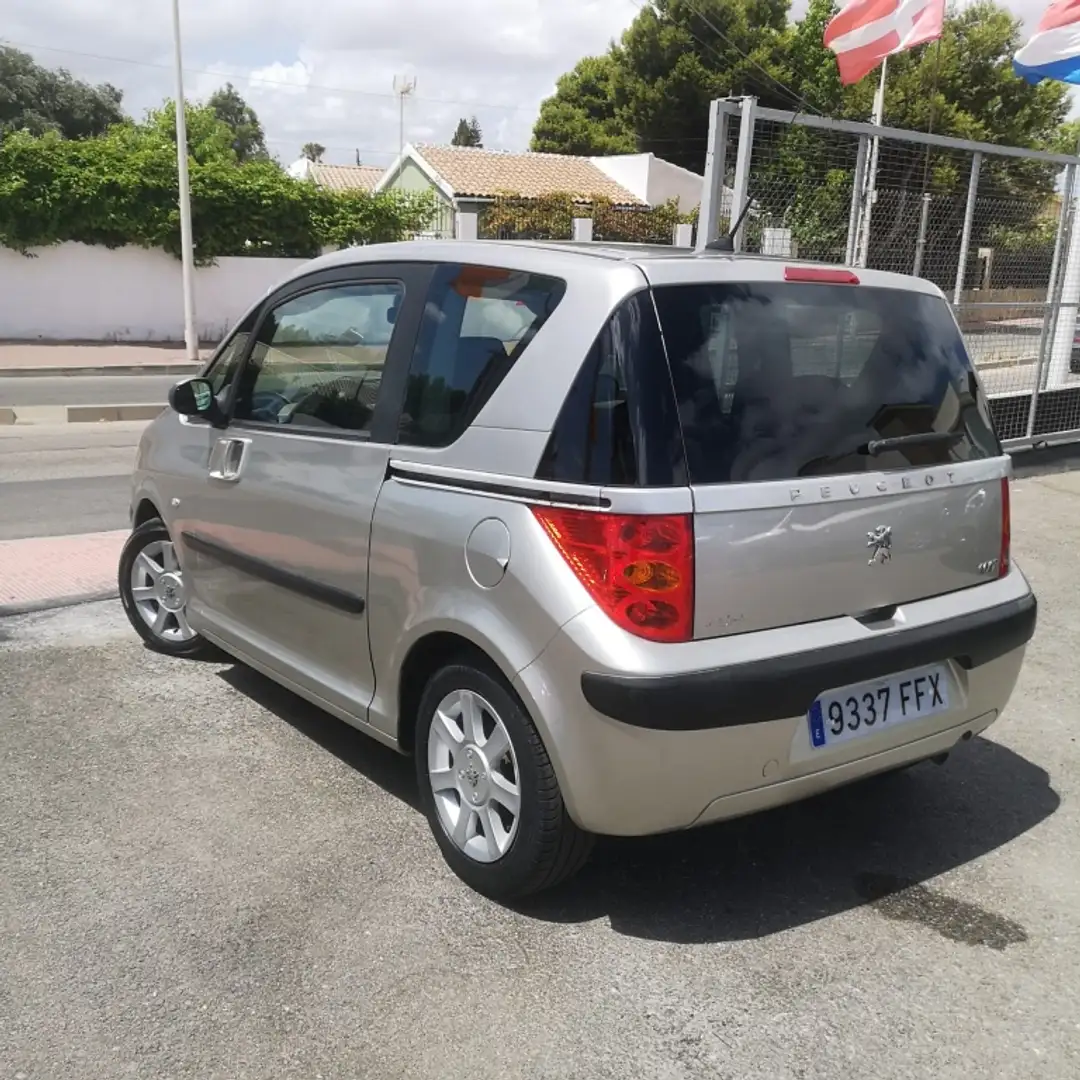 Peugeot 1007 1.4 Dolce 2 Tronic Gris - 2