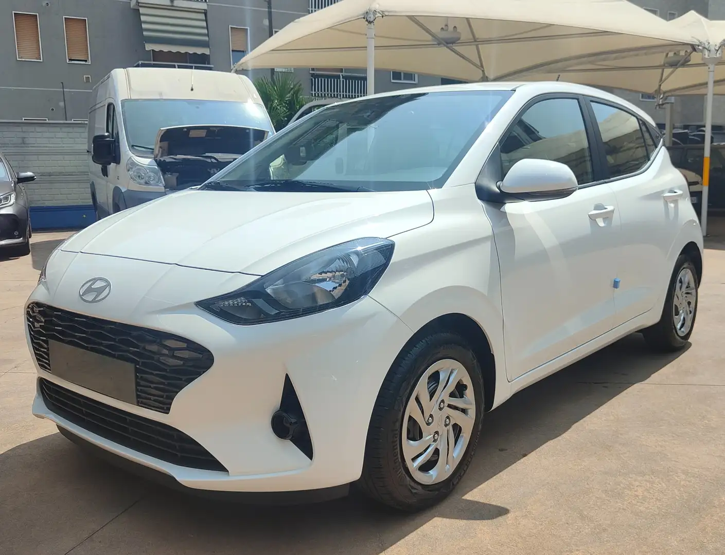Hyundai i10 1.0 MPI Connectline Weiß - 2