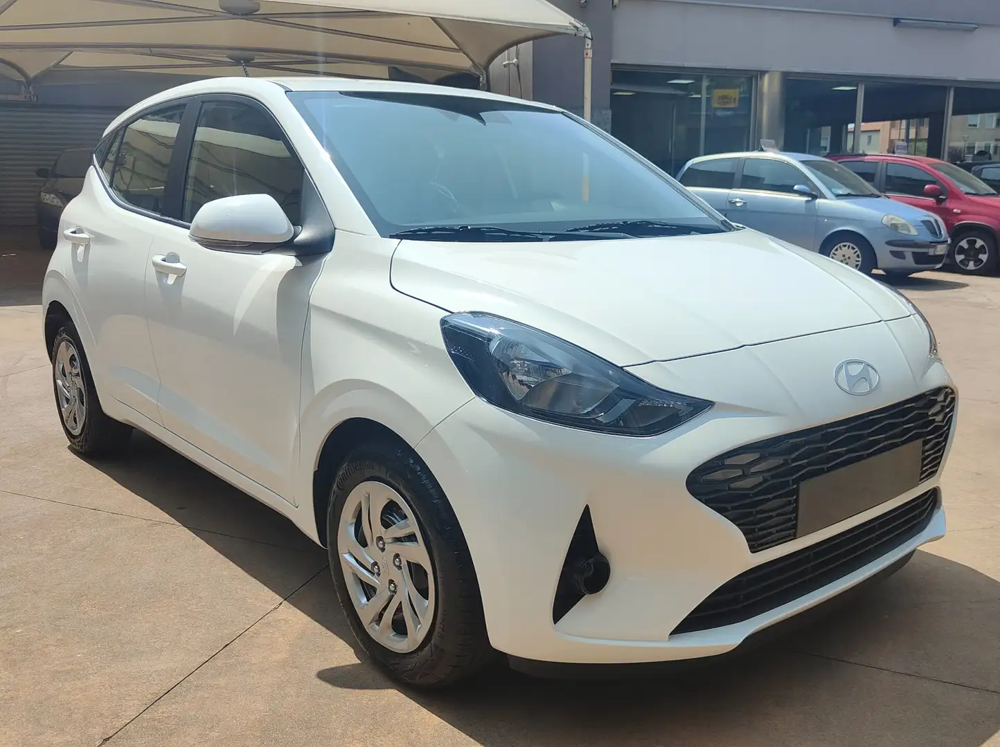 Hyundai i10 1.0 MPI Connectline Weiß - 1