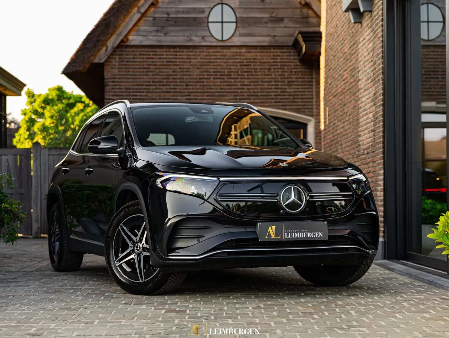 Mercedes-Benz EQA 66.5 kWh 250 AMG Line / Stoelverwarming / Camera Zwart - 1