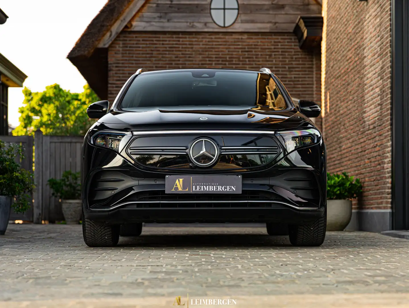 Mercedes-Benz EQA 66.5 kWh 250 AMG Line / Stoelverwarming / Camera Zwart - 2
