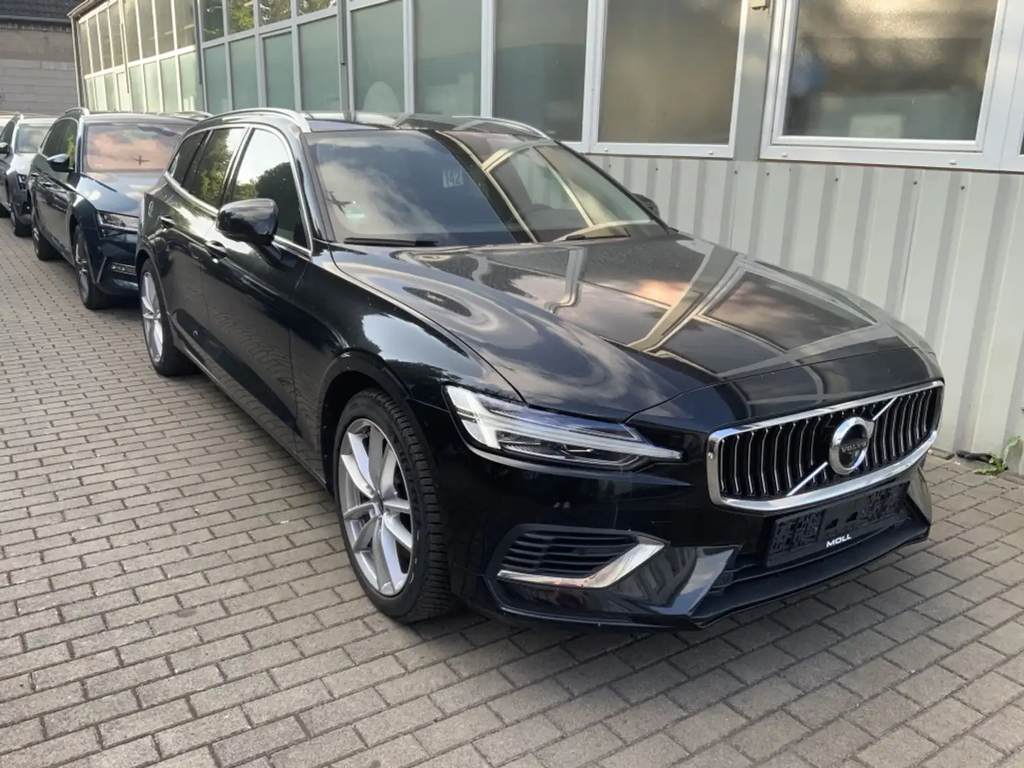 Volvo V60 Inscription*Plug-In*AWD*AHK*360cam*Memory Schwarz - 1
