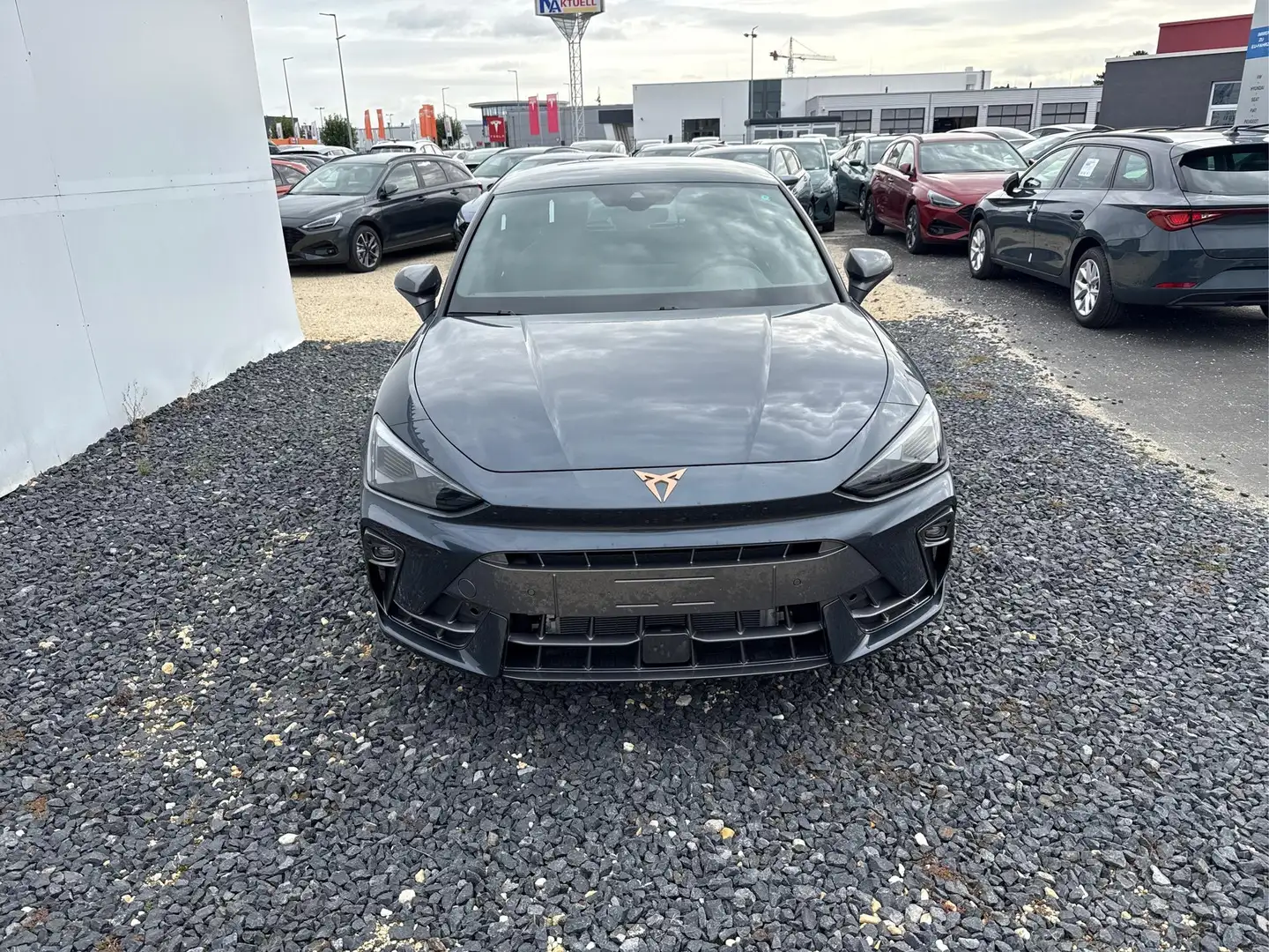 CUPRA Leon 1.5 eTSI DSG INTELLIGENT DRIVE ACC KEYLESS 1.5 ... Grau - 2