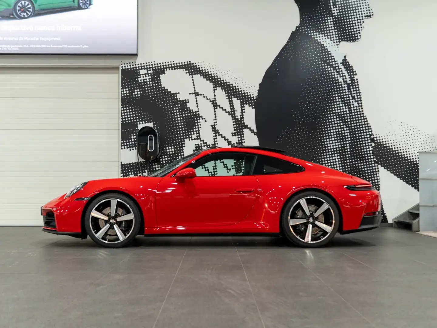 Porsche 911 Carrera Rood - 2