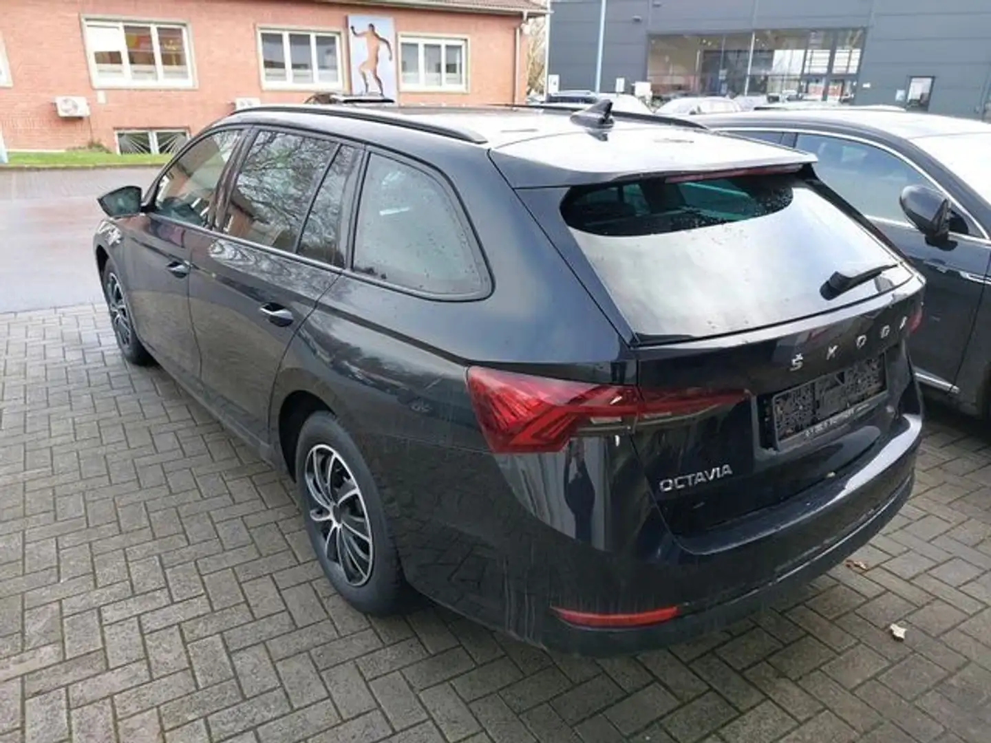 Skoda Octavia Combi 2.0 TDI DSG CLEVER AHK KAMERA NAVI Schwarz - 2