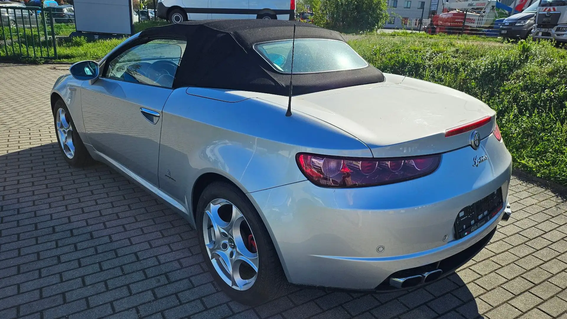 Alfa Romeo Spider 2.4 JTDM 20V Automatik Cabrio Silver - 2