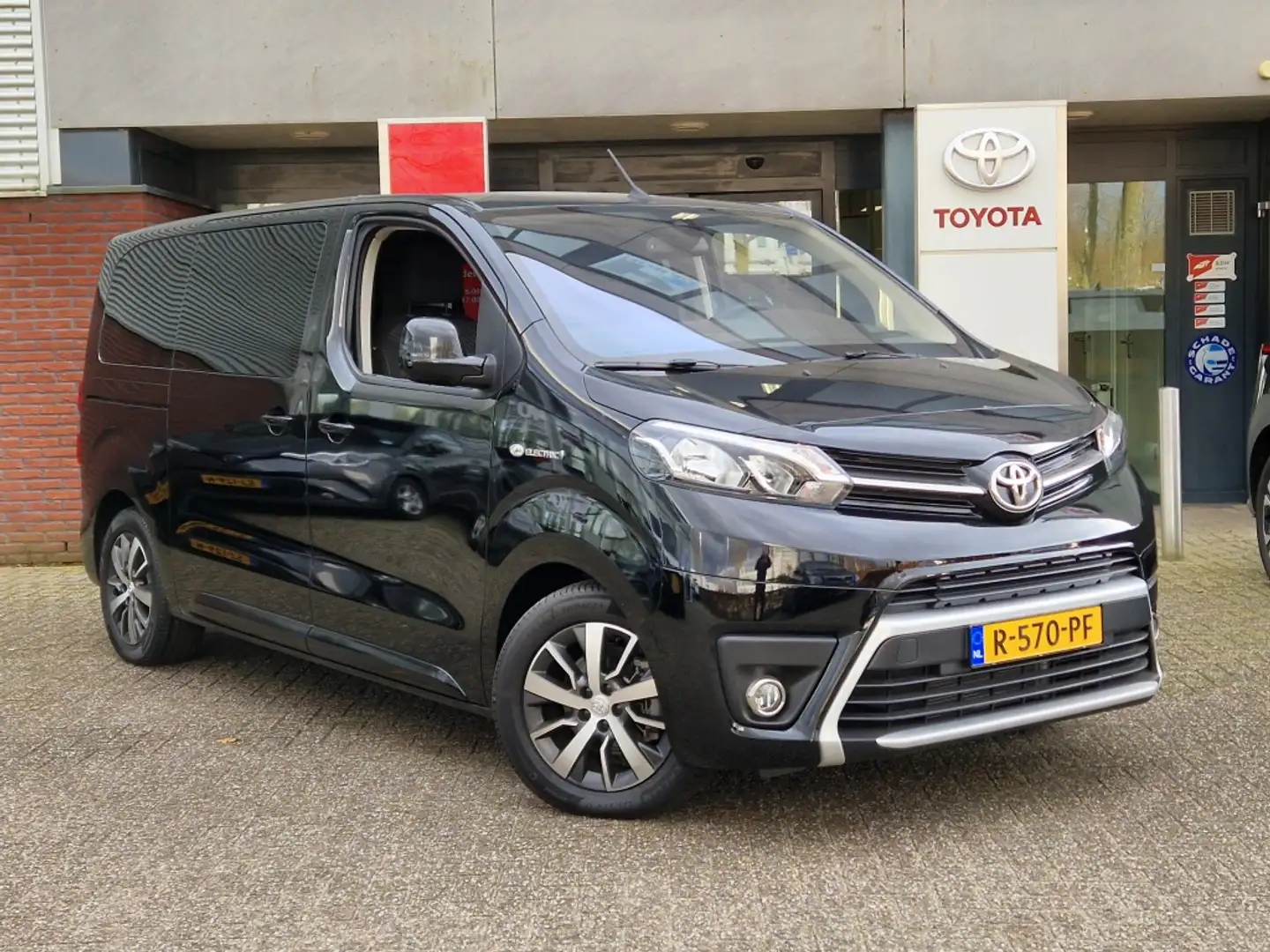 Toyota Proace Electric Shuttle Med. Ext Range Cool 75kWh 8-zits Zwart - 1
