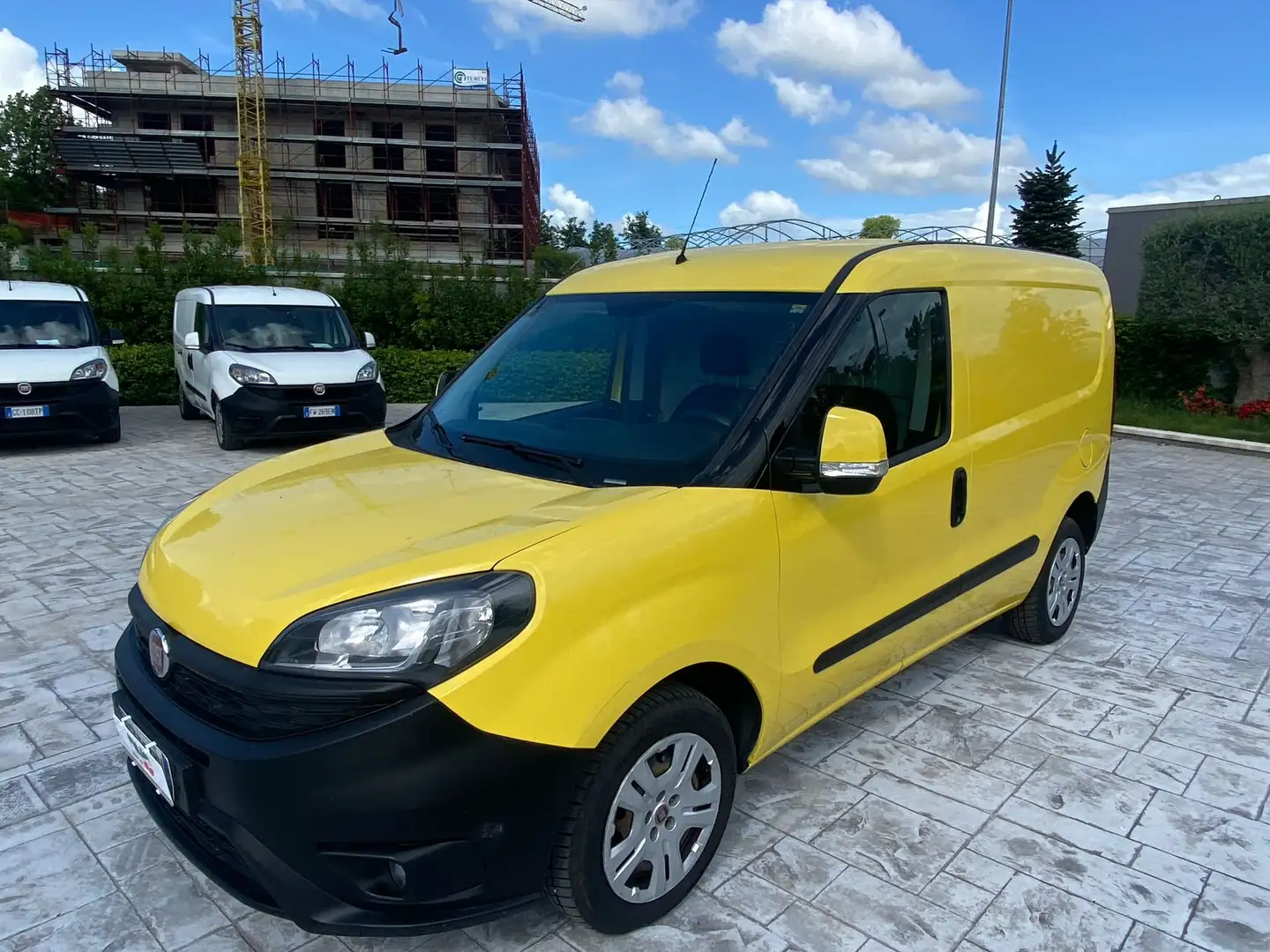 Fiat Doblo 1.3 MJT Jaune - 1