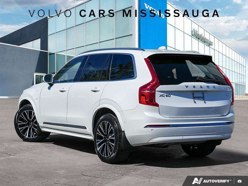 2024 Volvo XC90 Plus Bright Theme alt 4