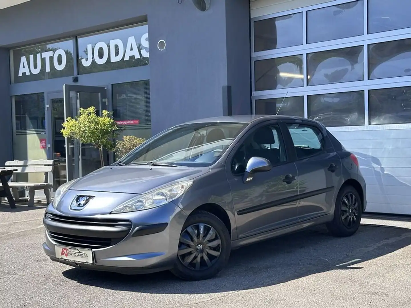 Peugeot 207 Junior 1.4 HDi 70 **Bluetooth/Klima** Grau - 2