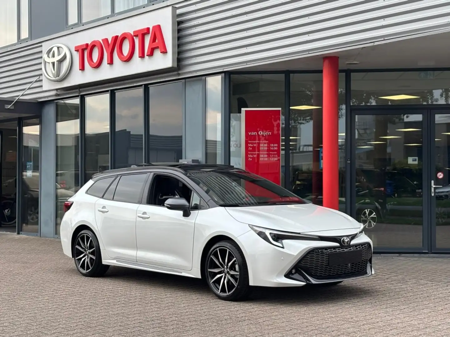 Toyota Corolla Touring Sports Hybrid 180 Gr Sport | Pano / schuif Wit - 1