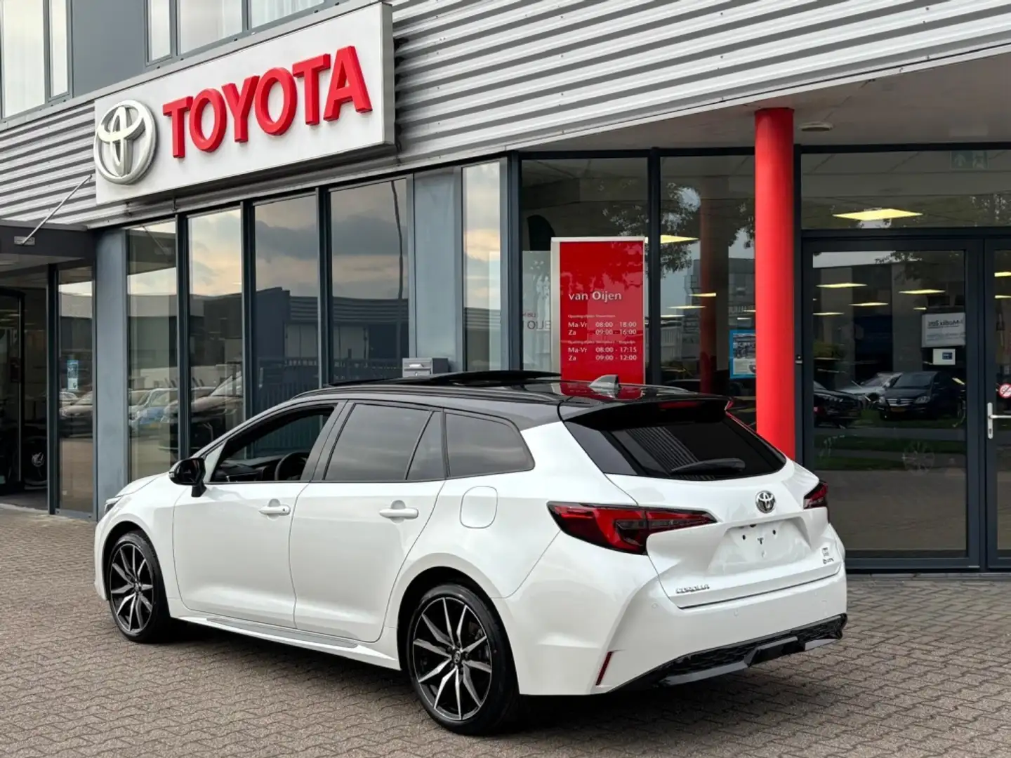 Toyota Corolla Touring Sports Hybrid 180 Gr Sport | Pano / schuif Wit - 2