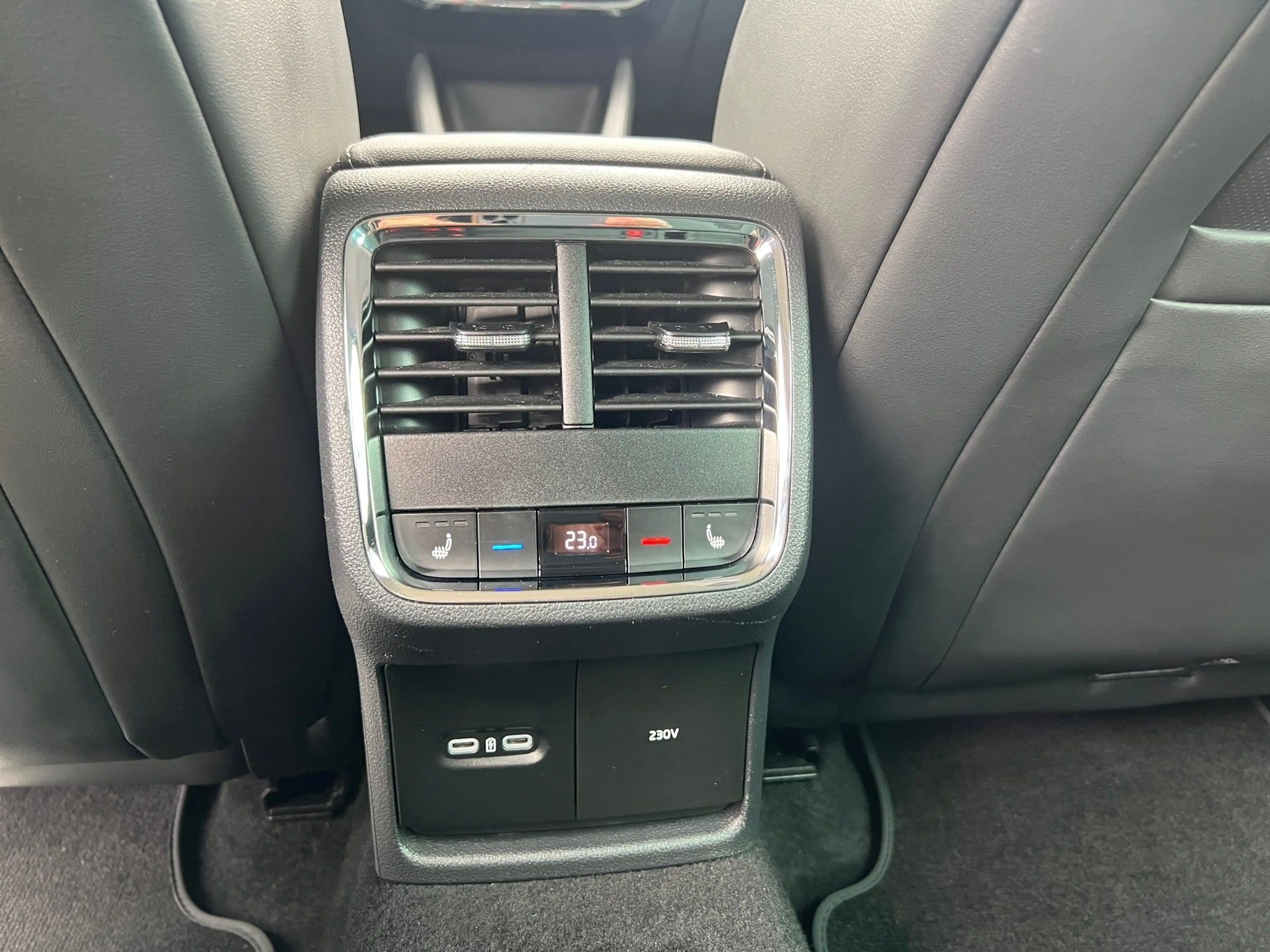 Skoda Octavia Combi 2,0 TDI Style DSG| NP €50.500 — photo 33