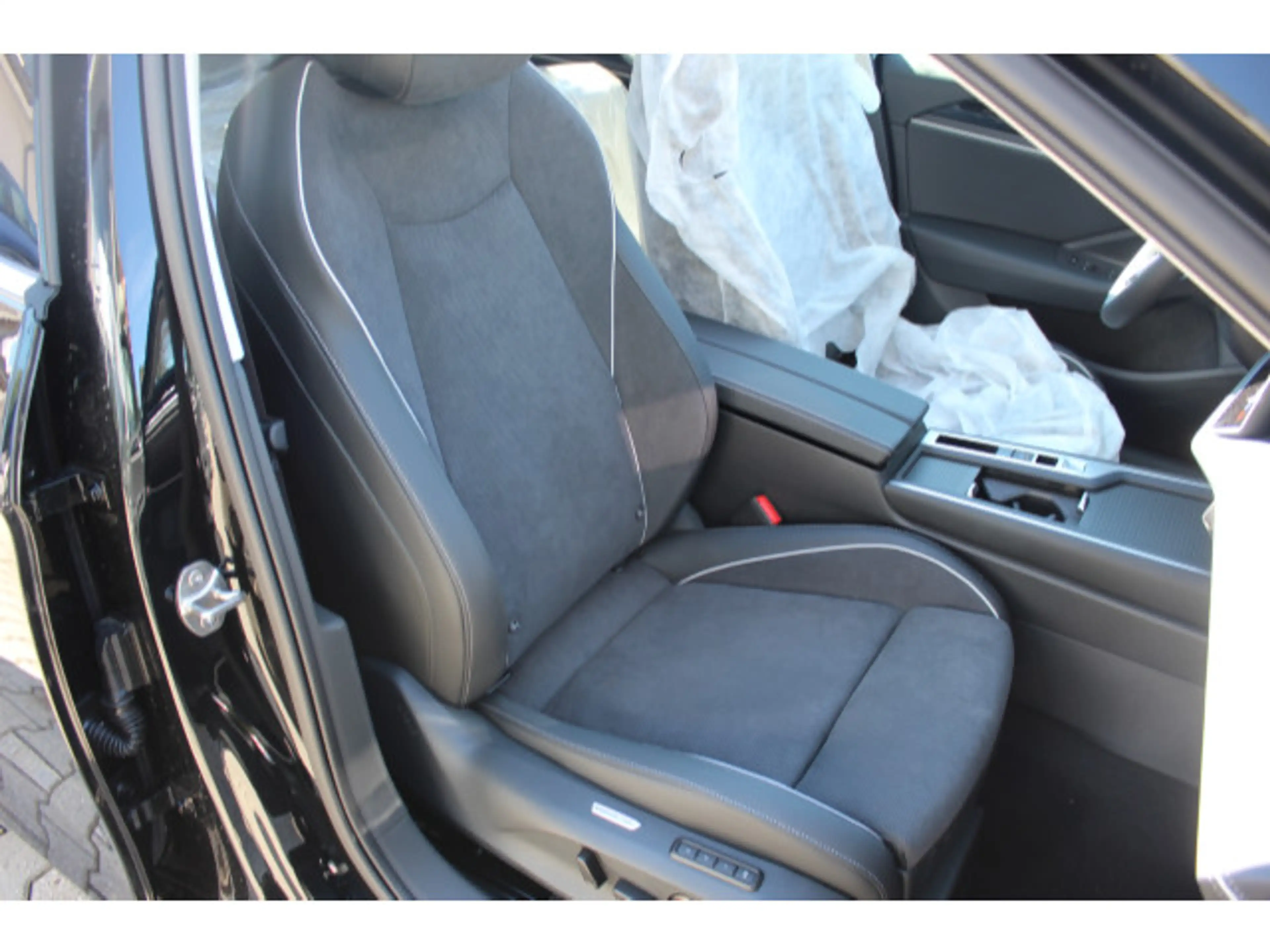 Volkswagen Passat Variant 1.5 eTSI 110 kW Business AHK+Matr — photo 7
