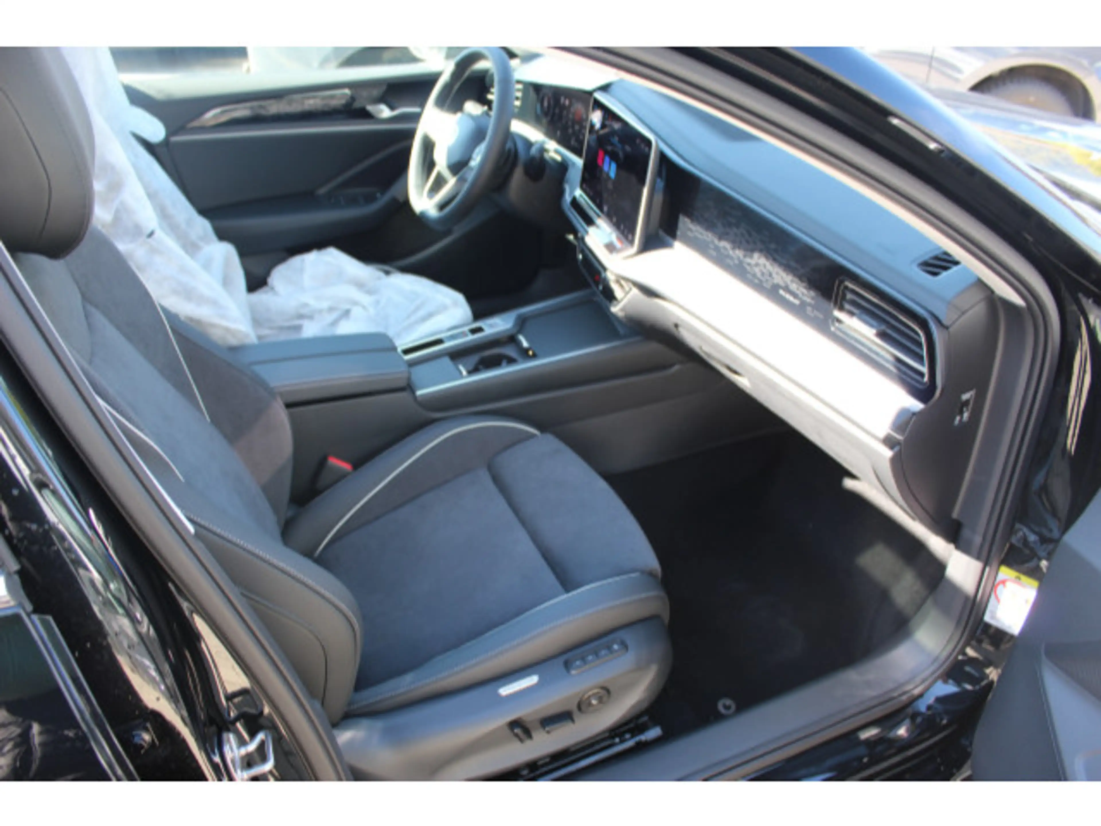 Volkswagen Passat Variant 1.5 eTSI 110 kW Business AHK+Matr — photo 6