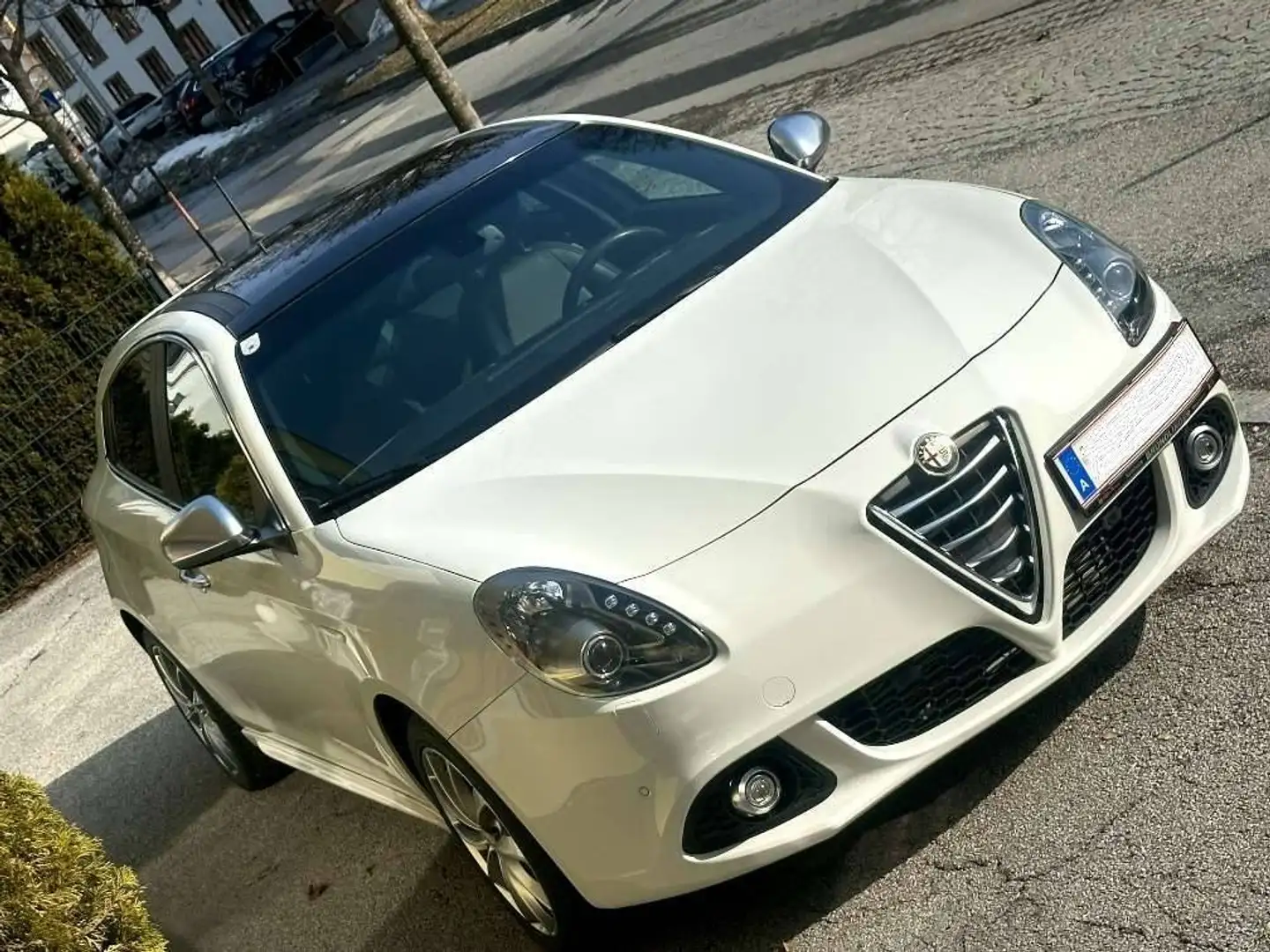 Alfa Romeo Giulietta Giulietta Exclusive 2,0 JTDM-2 Exclusive Weiß - 1