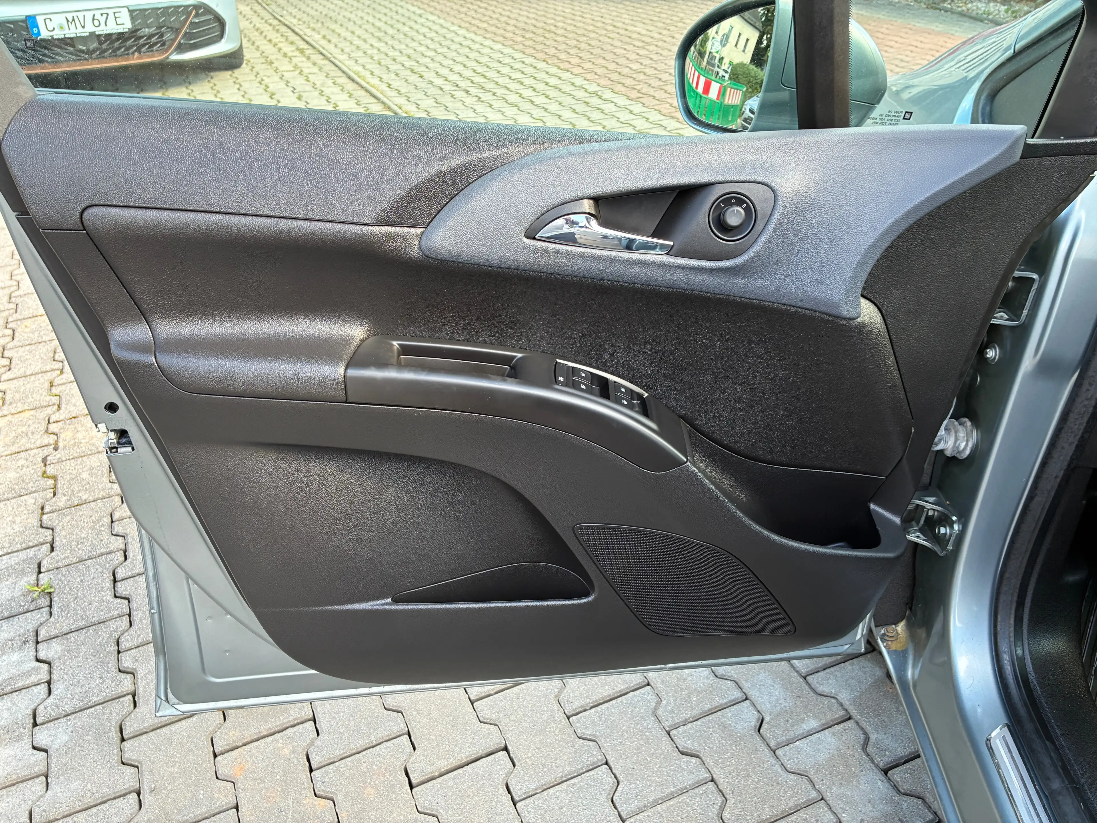 Opel Meriva Innovation / FlexFix / 1. Hand — photo 11