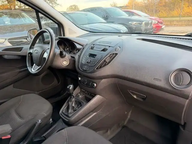 Ford Transit Courier view 9