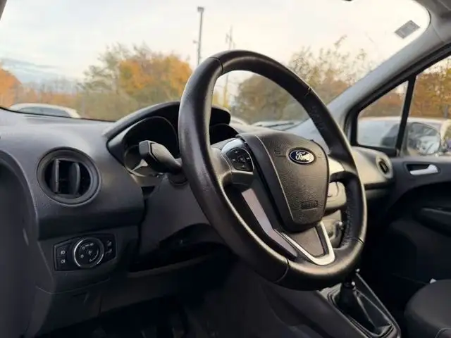 Ford Transit Courier view 8