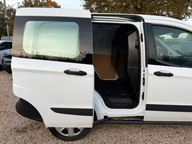 Ford Transit Courier view 7