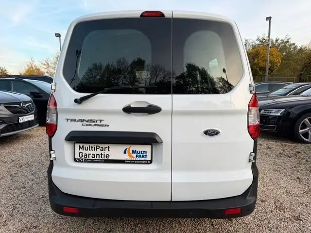 Ford Transit Courier view 5