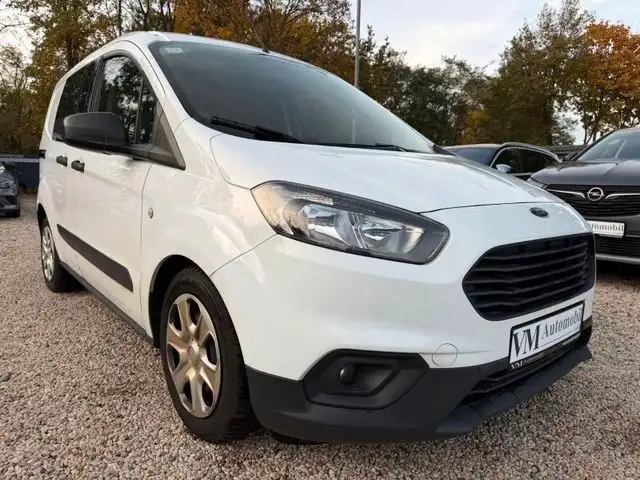 Ford Transit Courier view 3
