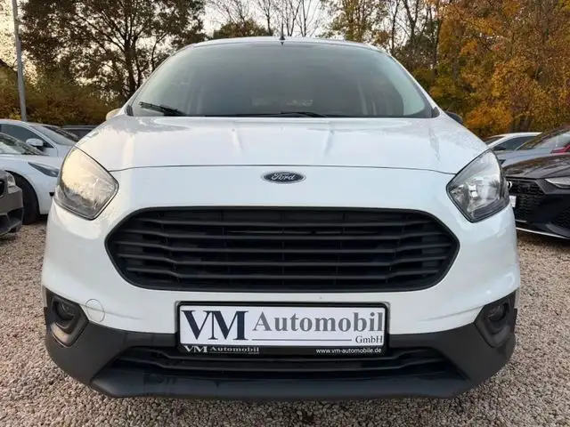 Ford Transit Courier view 2