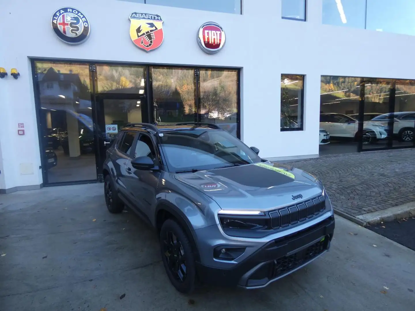 Jeep Avenger 1.2 Turbo 145 CV MHEV 4xe Upland Argent - 1