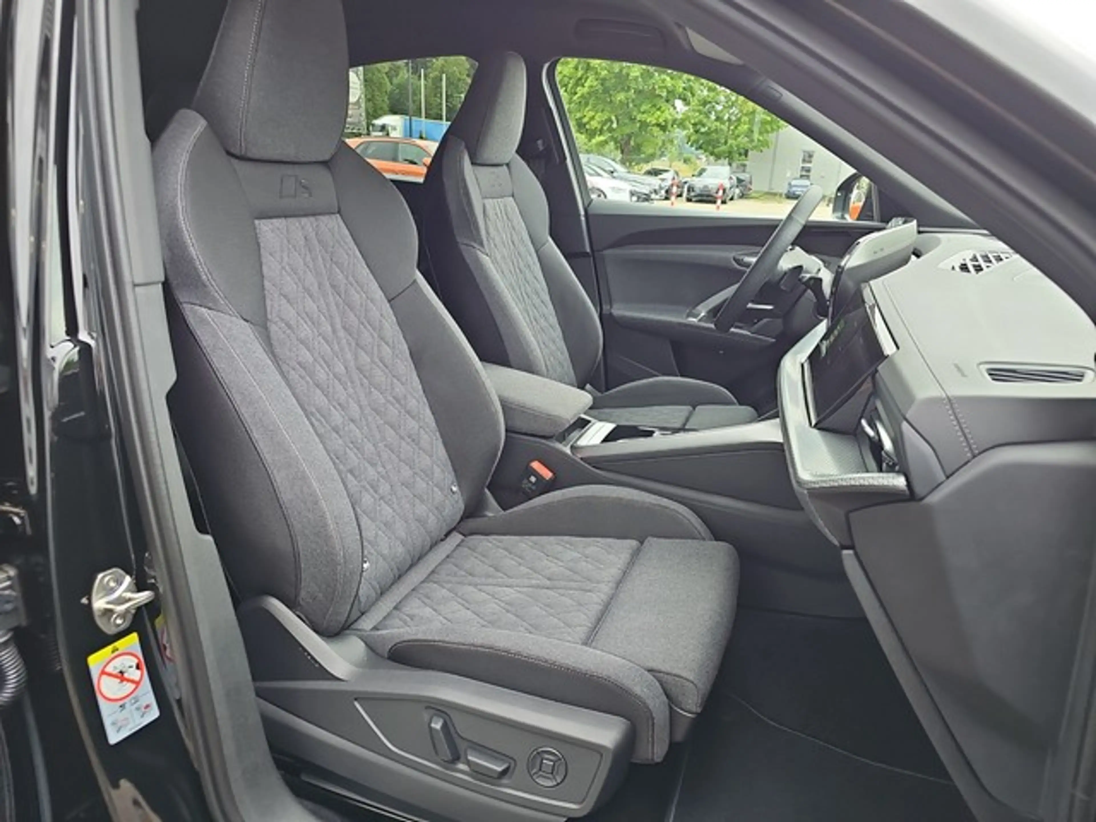 Audi Q5 Sportback 2.0 TDI quattro S tronic AHK Matrix — photo 21