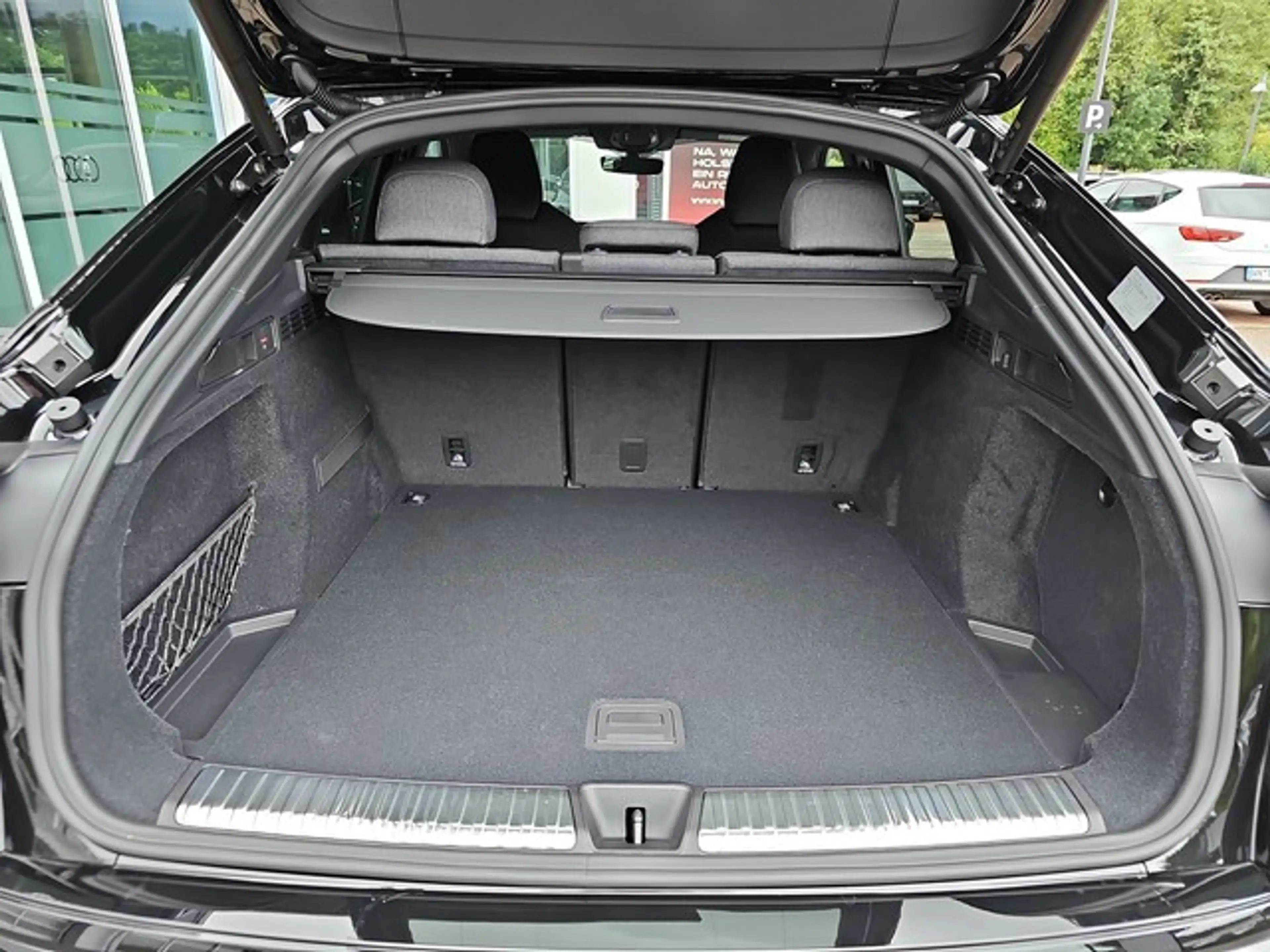 Audi Q5 Sportback 2.0 TDI quattro S tronic AHK Matrix — photo 18