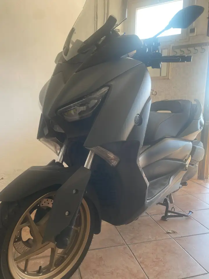 Yamaha X-Max 300