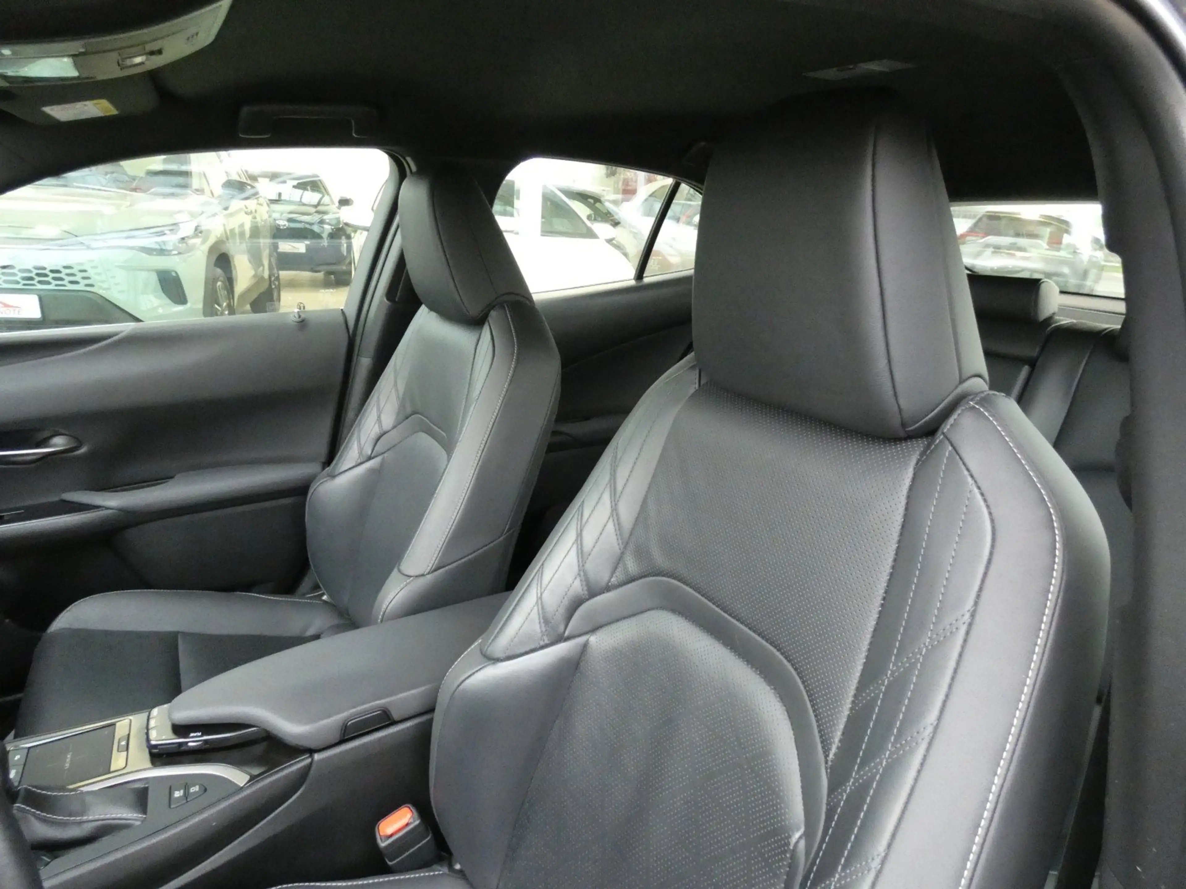 Lexus UX 250h HYBRID *LEDER+ZETELVERW* GPS PARKEERHULP DODEHOEK — photo 9