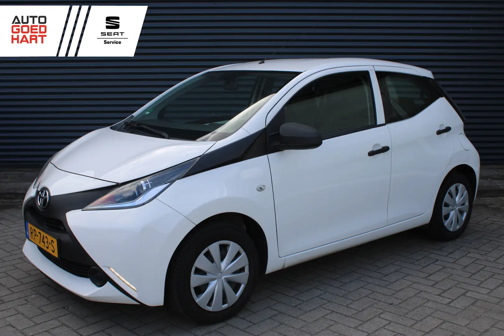 Toyota Aygo 1.0 VVT-i x-fun Airco Cruisecontrol Bluetooth NAP Wit - 1