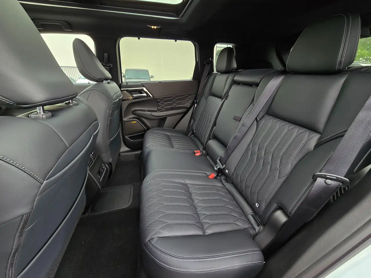 Mitsubishi Outlander 2026 — фото 13