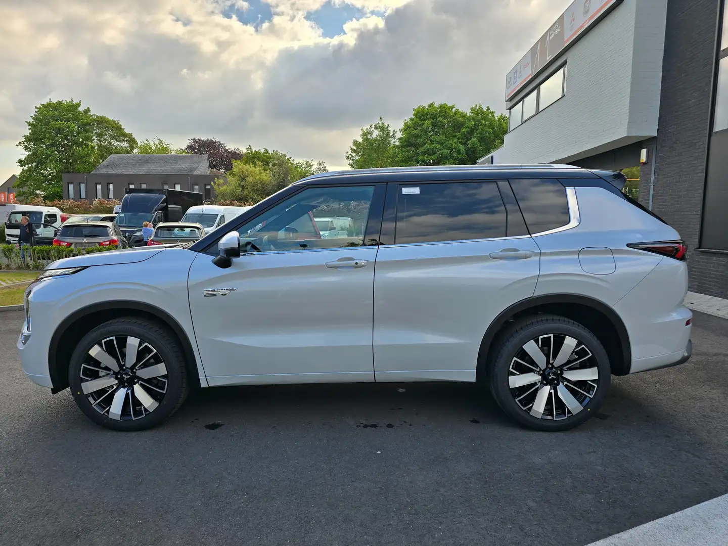 Mitsubishi Outlander MY 25 - 2.4 PHEV INSTYLE+ Gris - 2