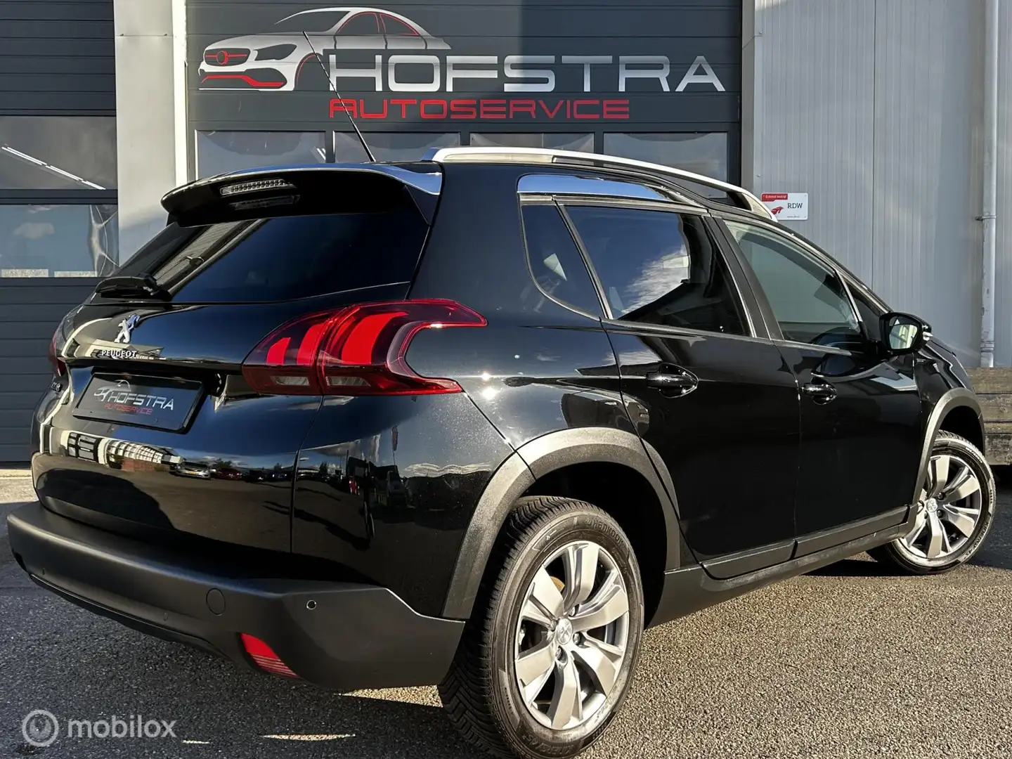 Peugeot 2008 1.2 PureTech Signature CarPlay PDC D-Riem VV Noir - 2