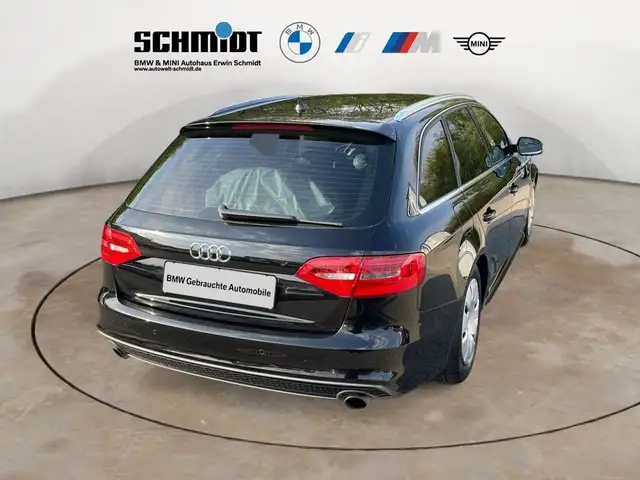 Audi A4 Avant view 4