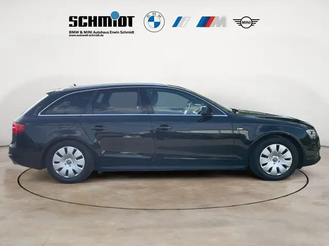 Audi A4 Avant view 5