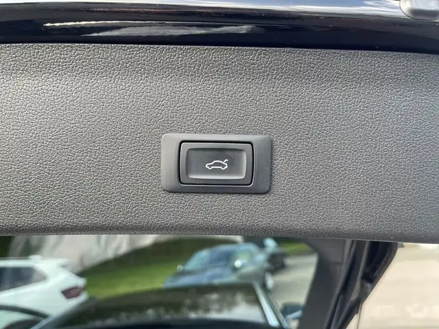 Audi A4 Avant view 15