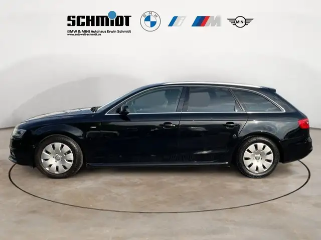 Audi A4 Avant view 2