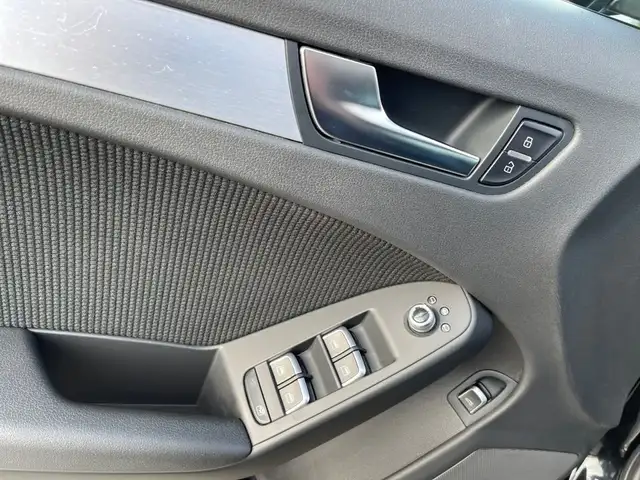 Audi A4 Avant view 8