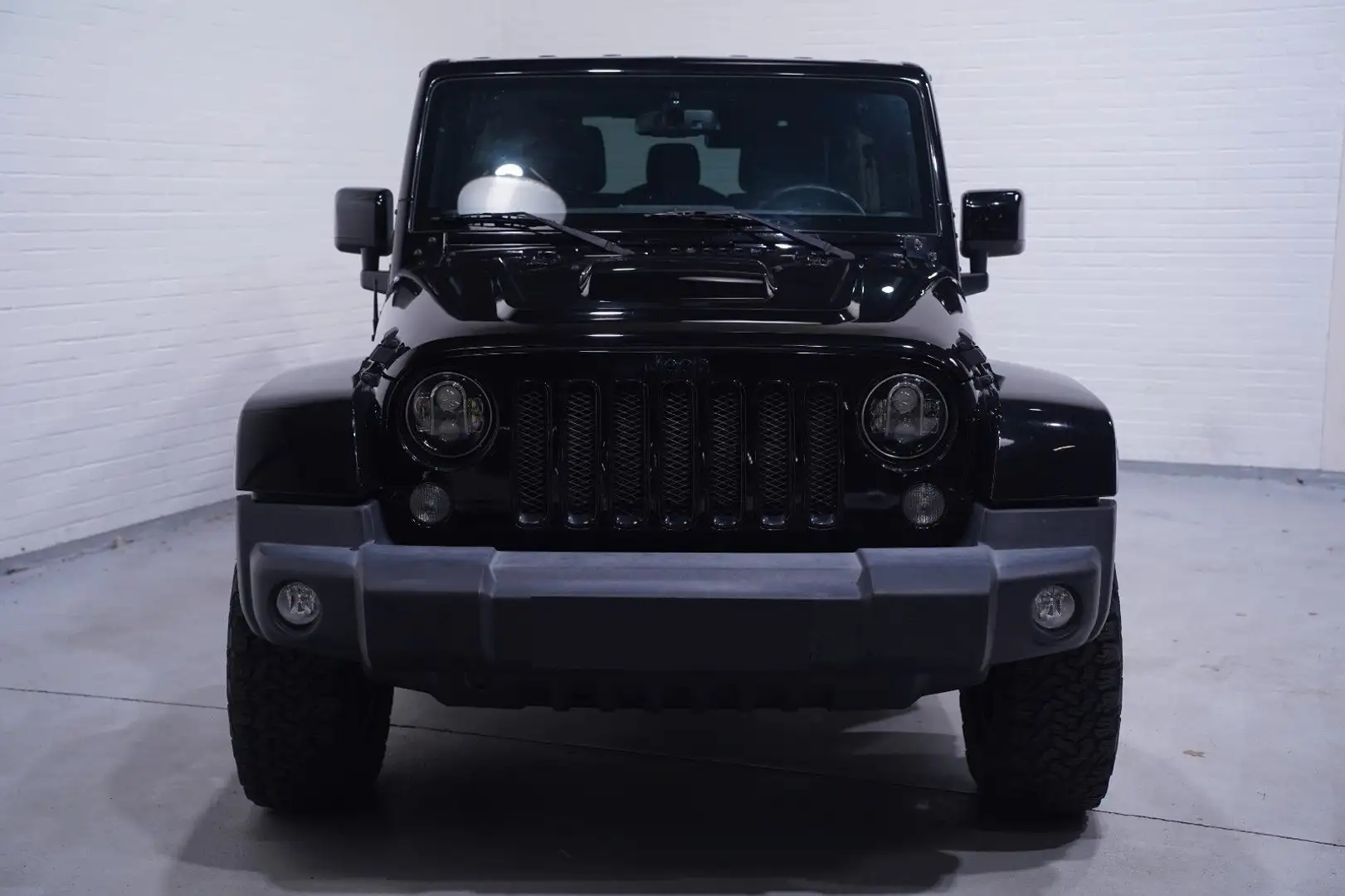 Jeep Wrangler / Wrangler Unlimited Sahara crna - 2