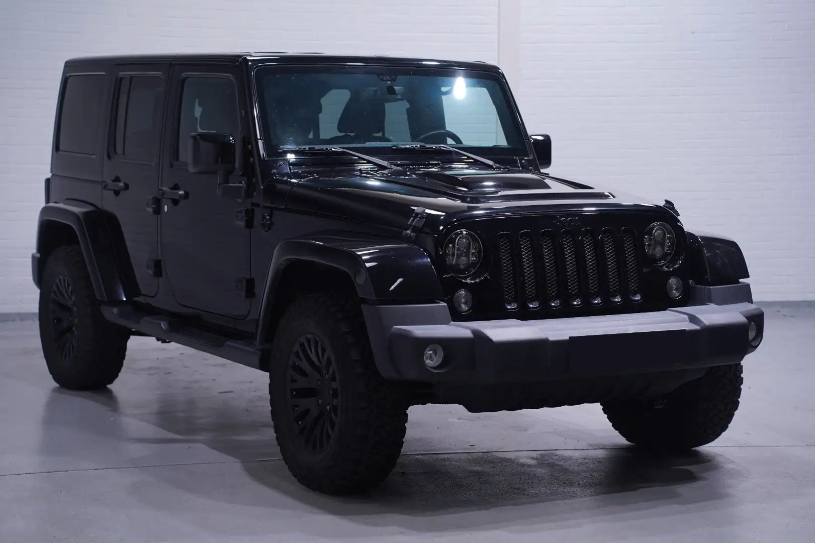 Jeep Wrangler / Wrangler Unlimited Sahara crna - 1