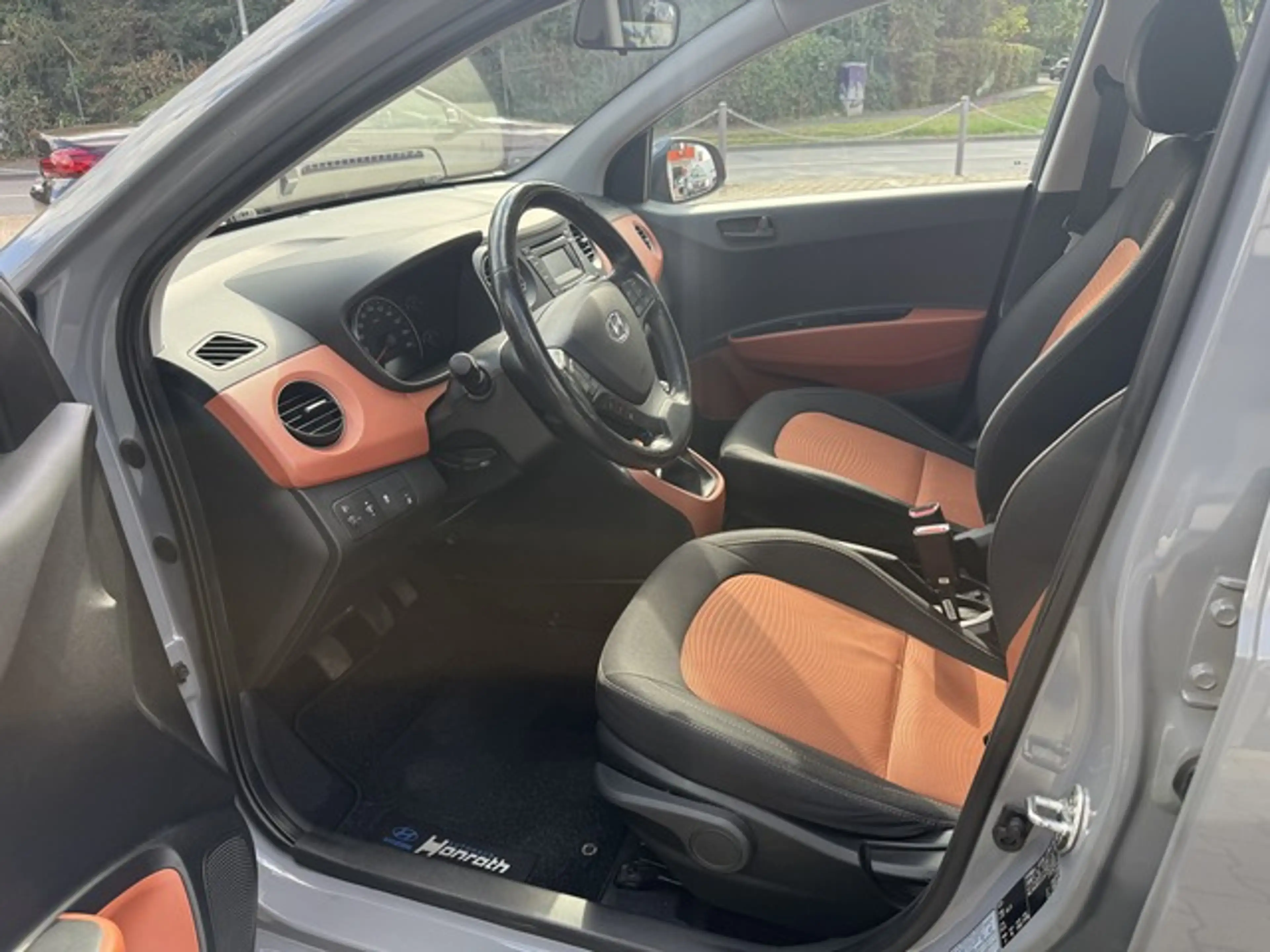 Hyundai i10 FIFA World Cup Edition — photo 6